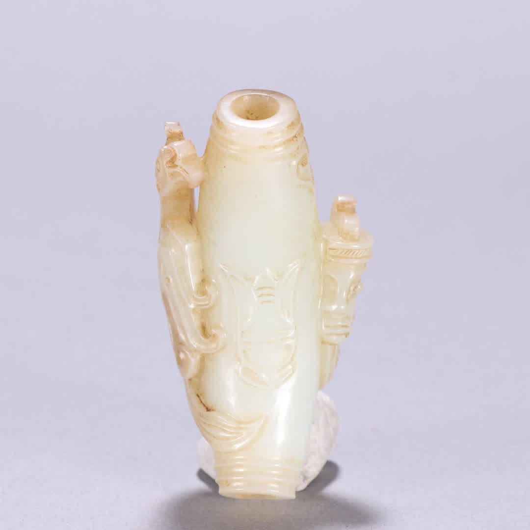 A Qing Dynasty Hetian jade high relief phoenix pattern lezi (1 of 9)