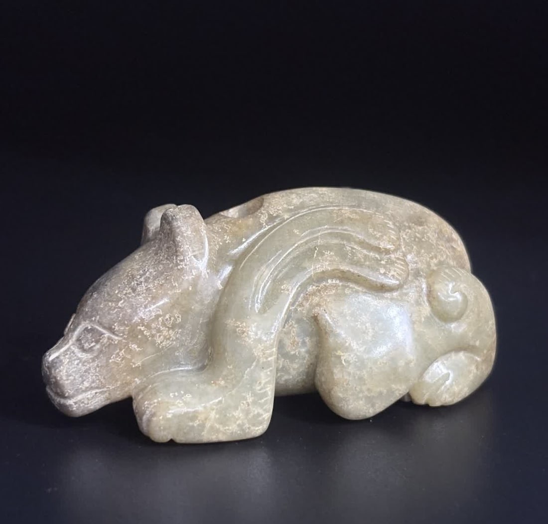 A small jade beast of the Qing Dynasty: Qing Dynasty jade small beast SIZE: 5.0x2.8x2.1cm 44g (The Dimensions Of All Batches Are Manually Measured.If You Need More Detailed Information, Please Contact Our Customer Service Before Bidding.)