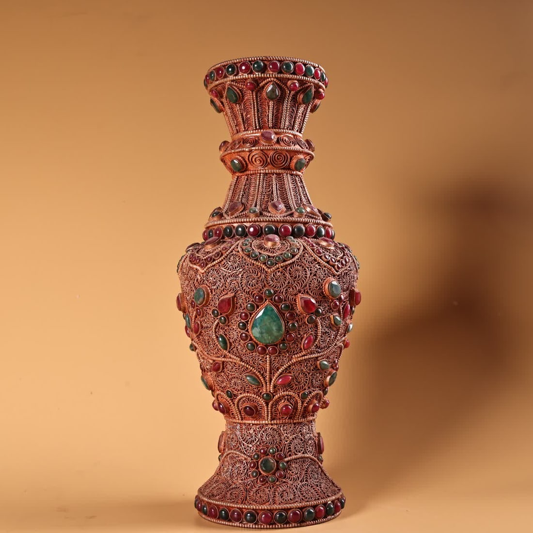 A Qing Dynasty filigree inlaid gemstone vase: Qing Dynasty filigree inlaid gemstone vase SIZE: W:1000g H:30.5cm W:14cm (The Dimensions Of All Batches Are Manually Measured.If You Need More Detailed Information, Please Contact Our Customer