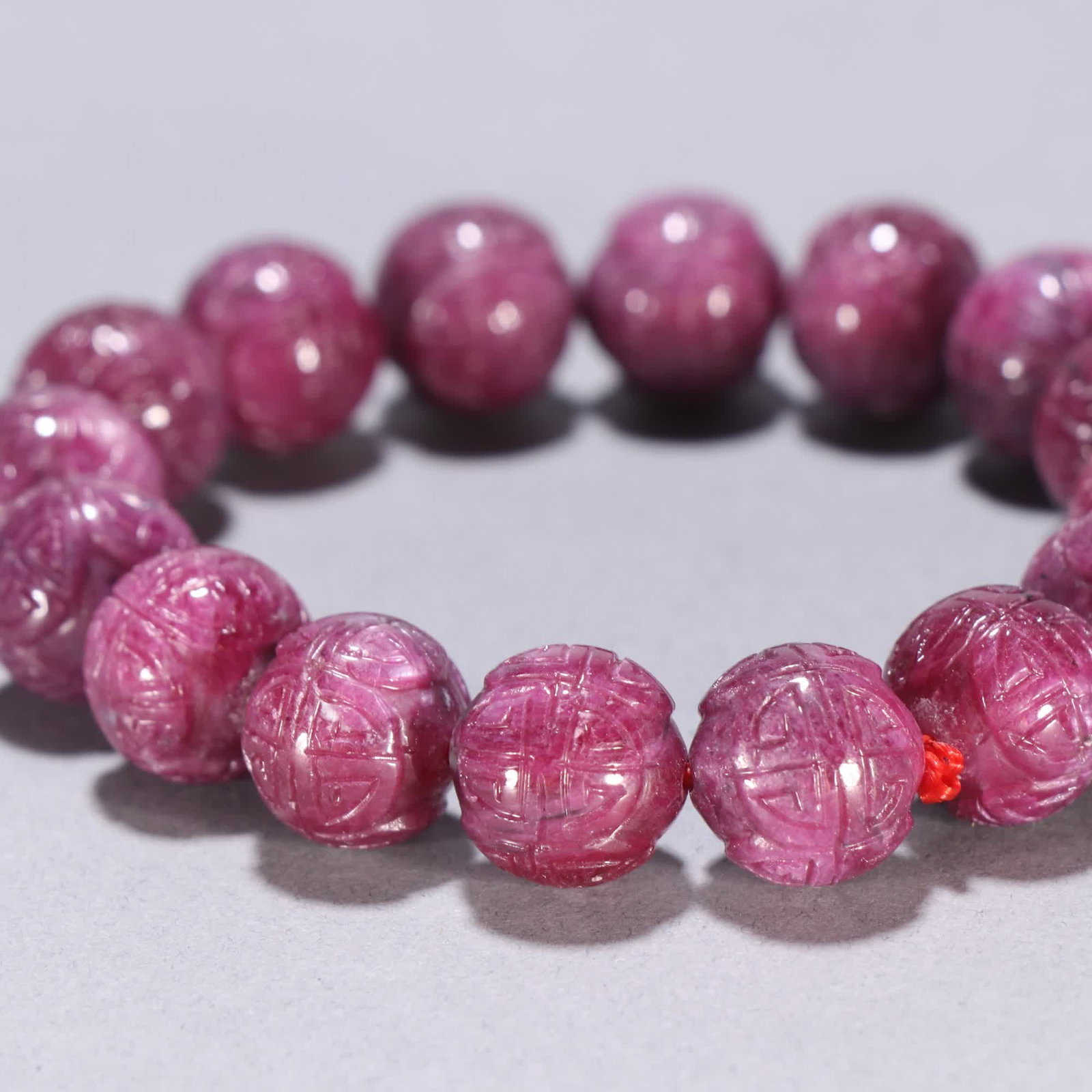 A Qing Dynasty ruby carved longevity pattern bracelet - 4