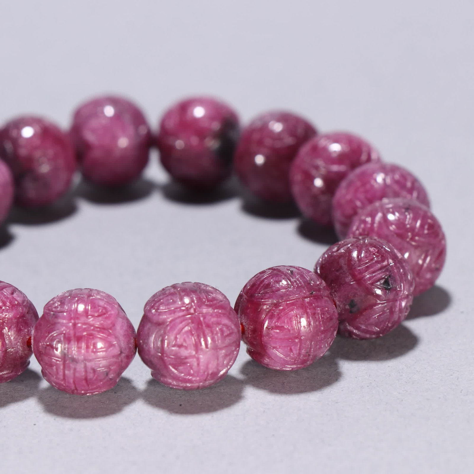 A Qing Dynasty ruby carved longevity pattern bracelet - 9