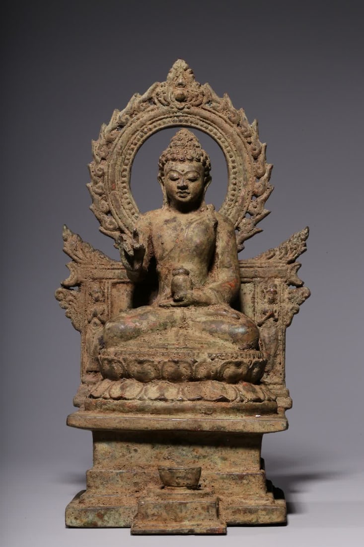 A 12th-century bronze seated statue of the Tathagata: 12th-century Southeast Asian bronze seated statue SIZE: H:26.5cm (The Dimensions Of All Batches Are Manually Measured.If You Need More Detailed Information, Please Contact Our Customer Service Before 