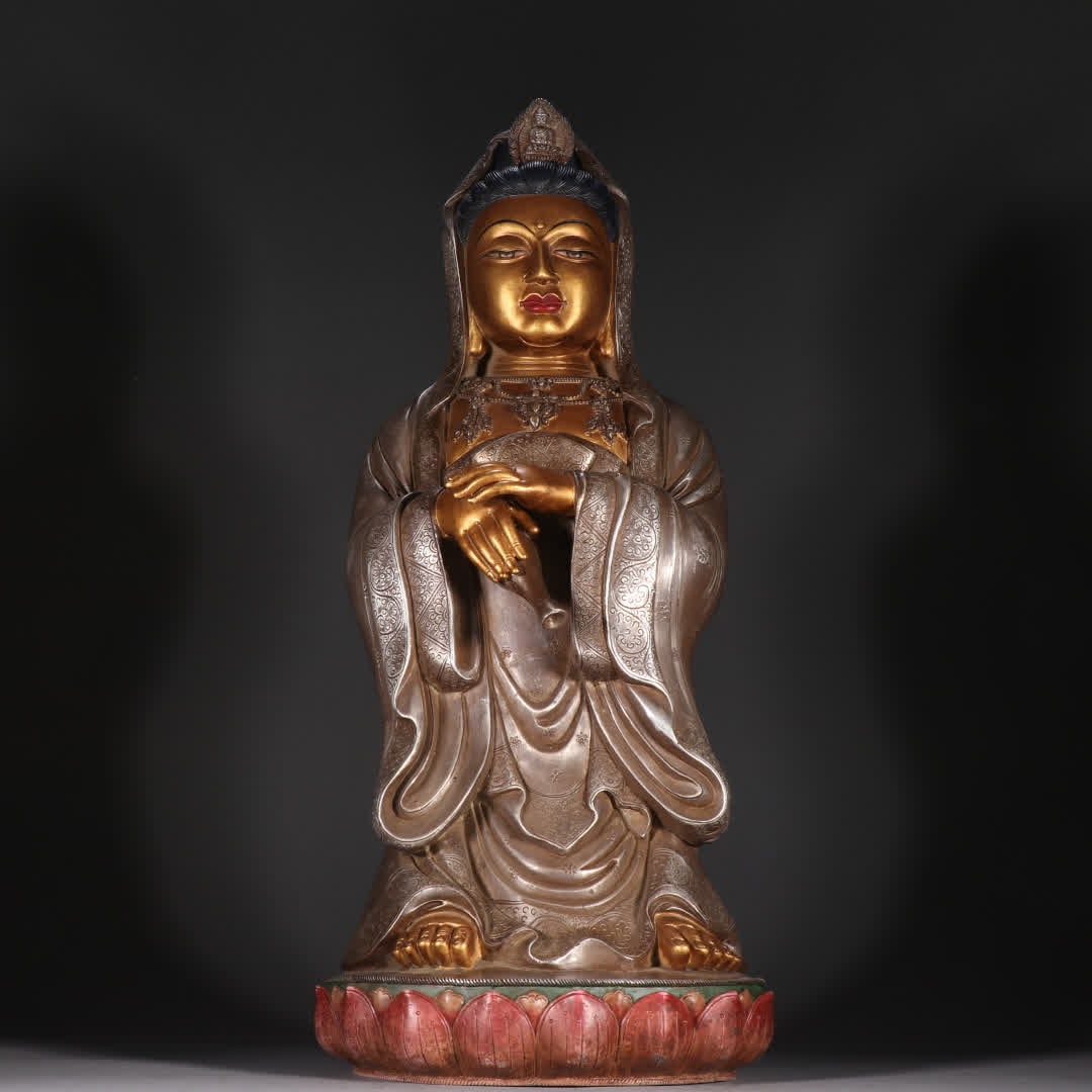 A Qing Dynasty bronze gilt silver Guanyin statue: Qing Dynasty copper gilt silver Guanyin statue SIZE: H:43.7cm W:18.8cm W:9.4kg (The Dimensions Of All Batches Are Manually Measured.If You Need More Detailed Information, Please Contact Our Customer S