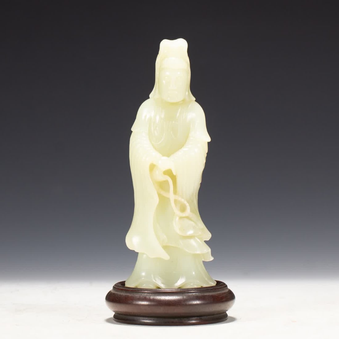 A Qing Dynasty Hetian jade Guanyin ornament (1 of 9)