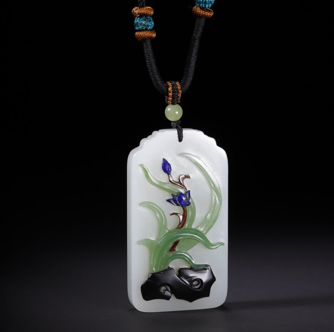 A Qing Dynasty Hetian jade inlaid multi-treasure pattern card (1 of 11)