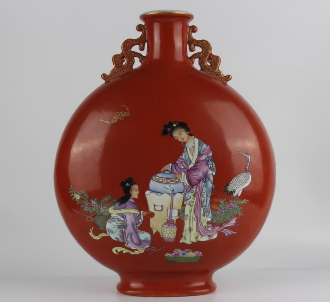 A Qing Dynasty Qianlong coral red background pastel figure holding the moon: Qing Dynasty Qianlong coral red background pastel figure holding the moon bottle SIZE: H: 32.5cm Belly diameter 25.5cm (The Dimensions Of All Batches Are Manually Measured.If You Need More Detailed In