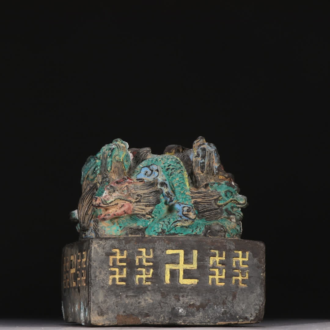A Qing Dynasty copper with colorful dragon button swastika seal: Qing Dynasty copper with colorful dragon button swastika seal SIZE: H:11cm W:10.7cm W:1984g (The Dimensions Of All Batches Are Manually Measured.If You Need More Detailed Information, Please Contact O