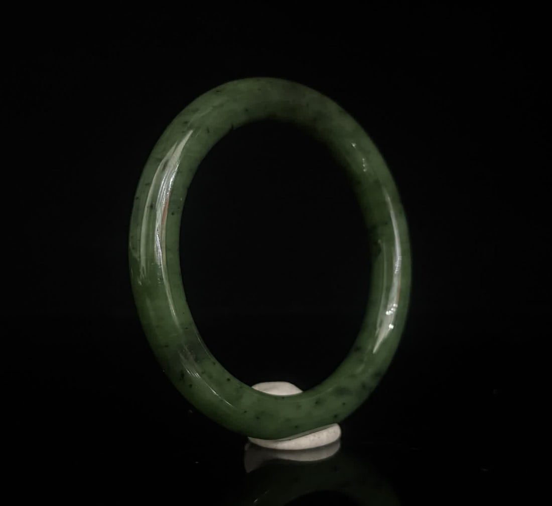 A Qing Dynasty jasper bracelet: Qing Dynasty jasper bracelet SIZE: 7.7x1.0cm inner diameter 59cm 45g (The Dimensions Of All Batches Are Manually Measured.If You Need More Detailed Information, Please Contact Our Customer Service Bef