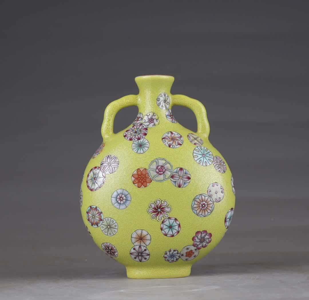 A Qing Dynasty Qianlong yellow ground party pollen colored leather ball flower moon holding vase: Qing Dynasty Qianlong Huangdi Party Pollen Colored Leather Ball Flower Holding Moon Bottle SIZE: H: 17cm Belly diameter 13cm (The Dimensions Of All Batches Are Manually Measured.If You Need More Detai
