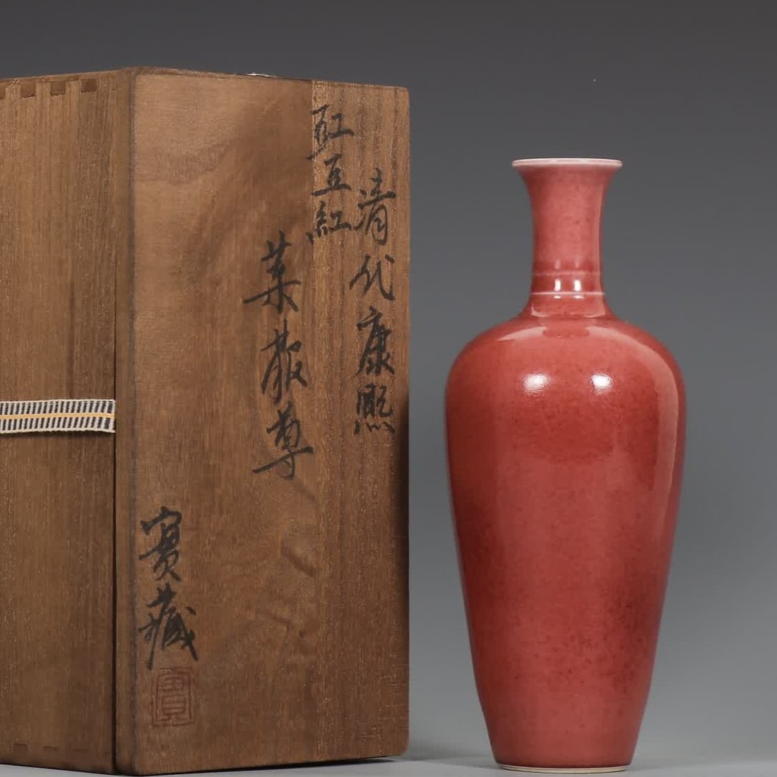 A Qing Dynasty Kangxi cowpea red Lai Rai bottle (1 of 9)