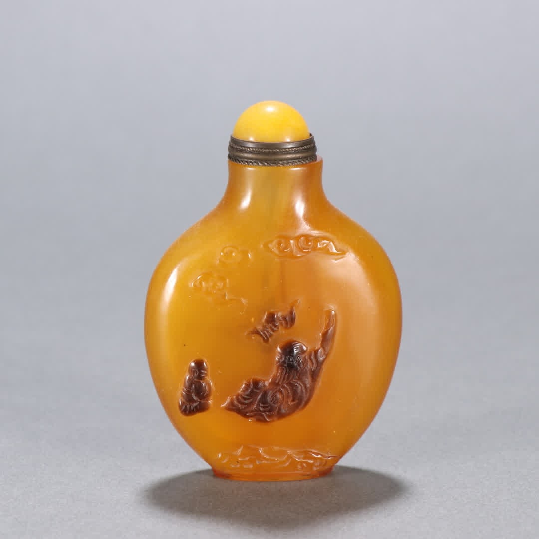 A Qing Dynasty agate snuff bottle with beautiful colors and clever carvings of character stories: Qing Dynasty agate is beautiful and cleverly carved character stories snuff bottles SIZE: H:4.9cm W:4.7cm W:60.6g (The Dimensions Of All Batches Are Manually Measured.If You Need More Detailed Informa