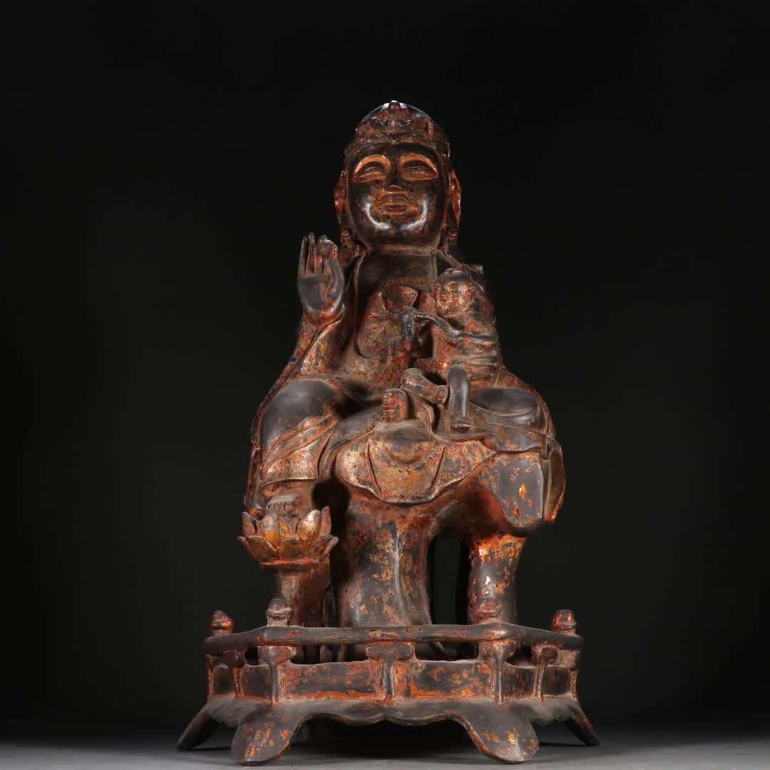 A bronze statue of Guanyin in the Ming Dynasty: Ming Dynasty bronze statue of Guanyin SIZE: H:39cm W:22.8cm W:8.3kg (The Dimensions Of All Batches Are Manually Measured.If You Need More Detailed Information, Please Contact Our Customer Service Befo