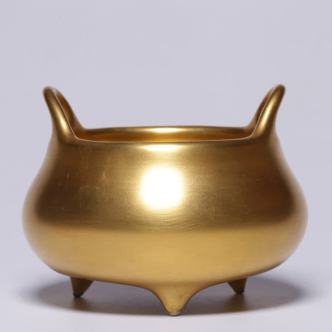 A Qing Dynasty gilded cupola incense burner: Qing Dynasty gilded sky-high ear incense burner SIZE: H: 4.3cm Abdominal diameter 6.1cm MouthD: 4.3cm W: 63.4g (The Dimensions Of All Batches Are Manually Measured.If You Need More Detailed Informatio