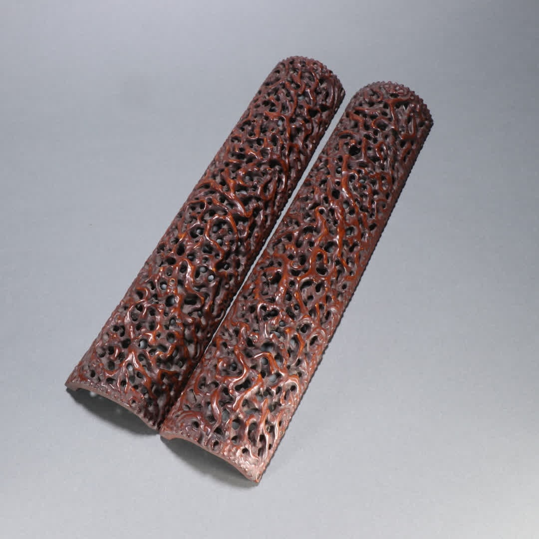 A pair of Qing Dynasty bamboo carvings and roots: A pair of bamboo carvings in the Qing Dynasty SIZE: L: 31cm W: 6.5cm Total W: 183.1g (The Dimensions Of All Batches Are Manually Measured.If You Need More Detailed Information, Please Contact Our Cust