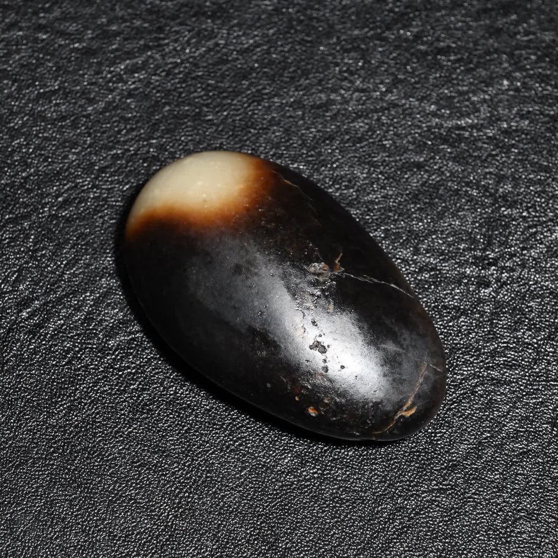 A piece of Hetian jade seed material natural rough: Hetian jade seed material natural rough SIZE: H:1.8cm L:5.9cm W:3.5cm W:59g (The Dimensions Of All Batches Are Manually Measured.If You Need More Detailed Information, Please Contact Our Customer Serv
