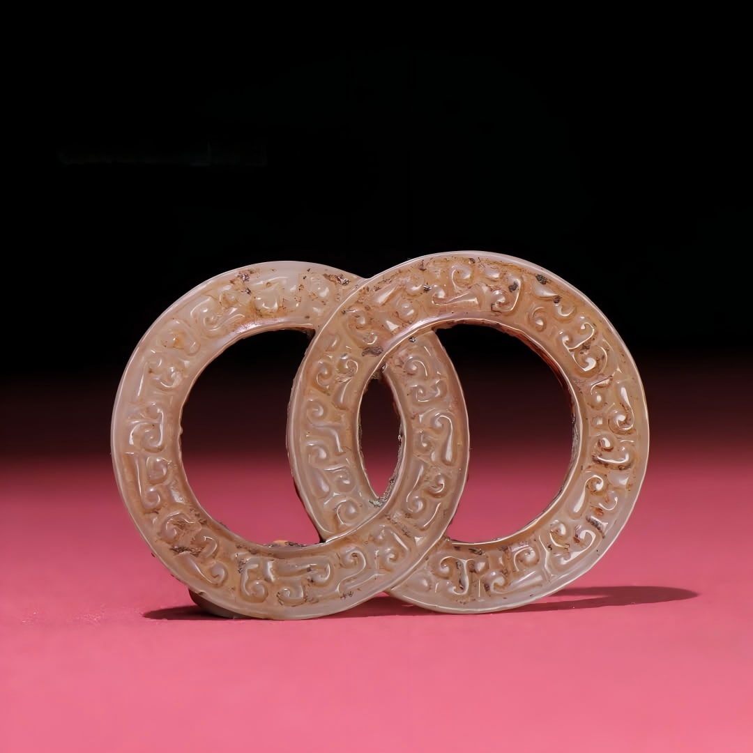 A Han Dynasty jade double ring pendant: Han Dynasty jade double ring pendant SIZE: 66x44x4mm W:23g (The Dimensions Of All Batches Are Manually Measured.If You Need More Detailed Information, Please Contact Our Customer Service Before Biddin
