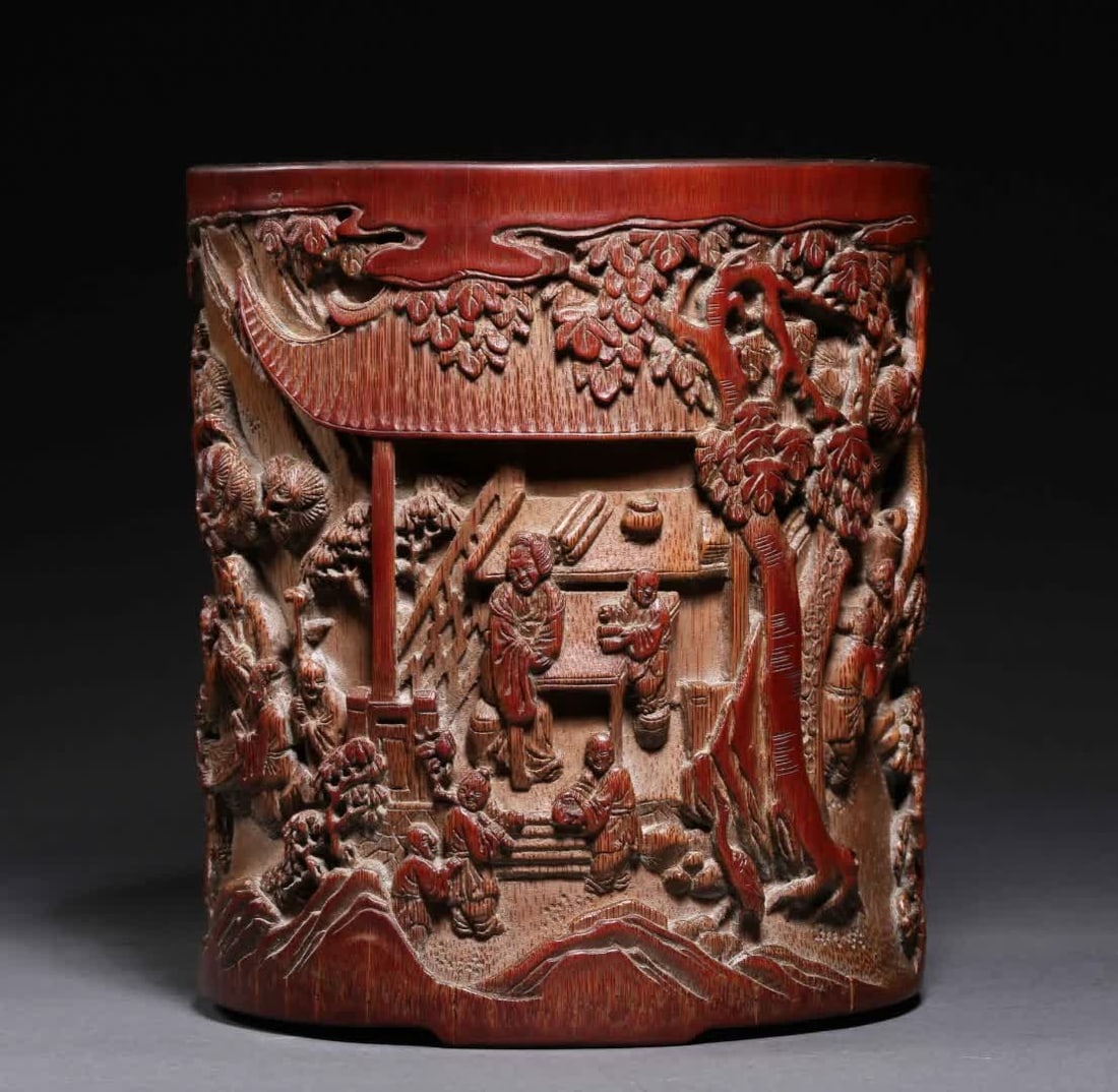A Qing Dynasty bamboo carving teaching child picture pen holder: Qing Dynasty bamboo carving teaching pen holder The pen holder is made of bamboo, with delicate texture and solemn color. The shape of the vessel is exquisite, the open mouth is straight, the body is 