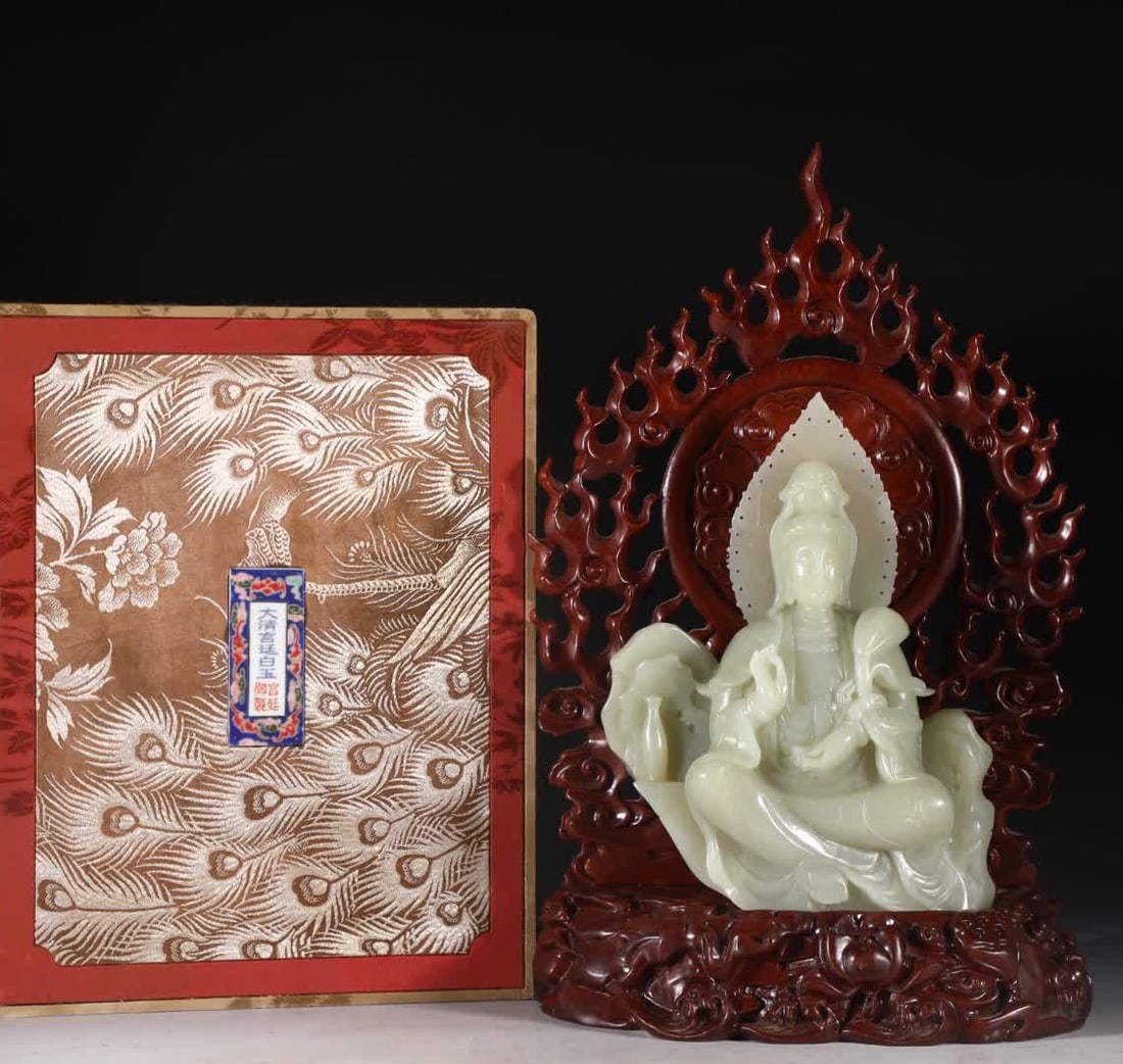 A piece of Hetian white jade Guanyin in the Qing Dynasty: Qing Dynasty Hetian white jade Guanyin SIZE: W:2.5kg H:23cm W:17cm (The Dimensions Of All Batches Are Manually Measured.If You Need More Detailed Information, Please Contact Our Customer Service Befor