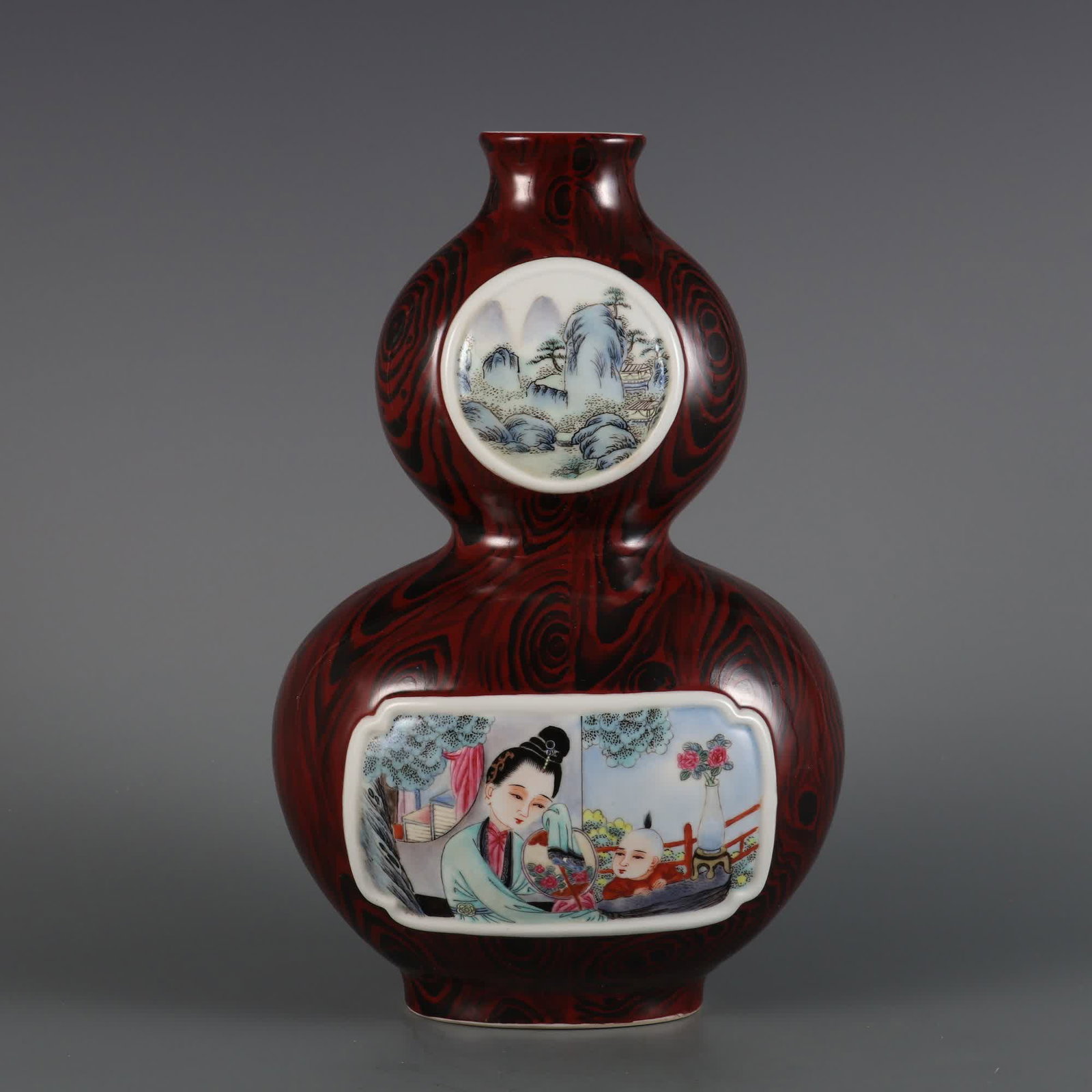 A Qing Dynasty Qianlong year wood grain glazed window pastel landscape figure gourd bottle: Qing Dynasty Qianlong year made wood grain glazed window pastel landscape figure gourd bottle SIZE: H: 28.5cm Belly diameter 18cm MouthD: 5.2cm (The Dimensions Of All Batches Are Manually Measured.If 