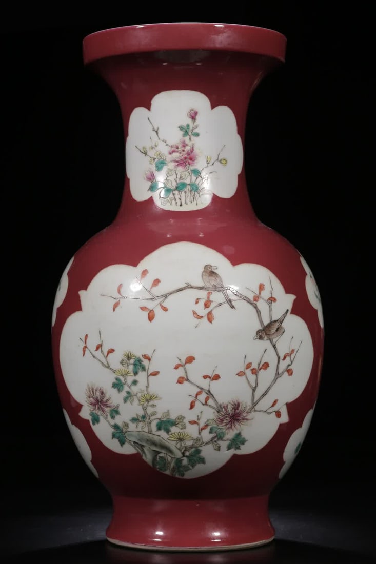 A Qing Dynasty carmine red glaze pastel window flower and bird pattern plate mouth: Qing Dynasty carmine red glaze pastel window flower and bird pattern plate mouth Honor bottle plate, neck, arc belly, circle foot. The whole body is carmine-red glazed ground, the ruyi window is left 