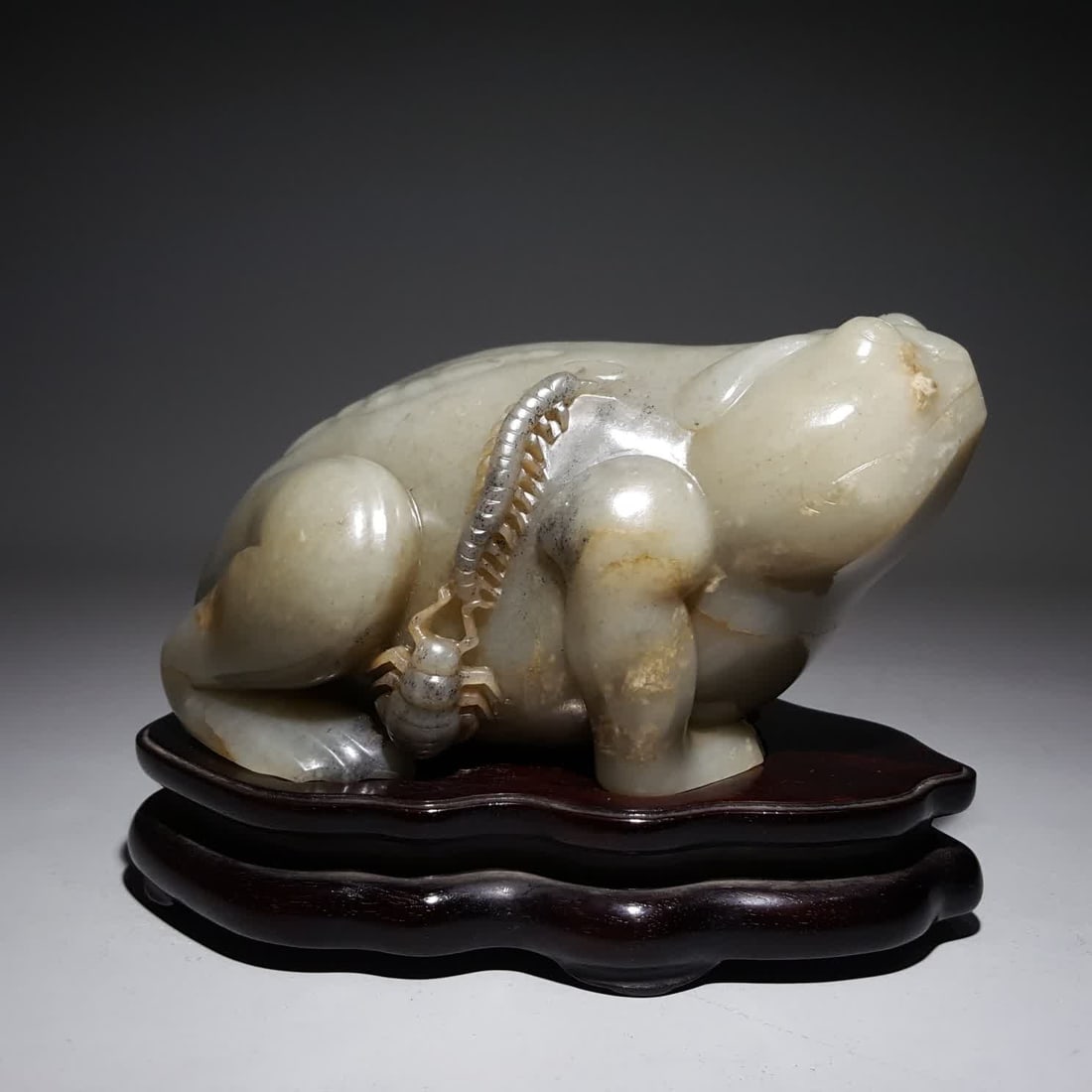 One Ming Dynasty Hetian jade five poisons: Ming Dynasty Hetian jade five poisons SIZE: 8x16x10cm (without base) W: 1800g (without base) (The Dimensions Of All Batches Are Manually Measured.If You Need More Detailed Information, Please Contact 