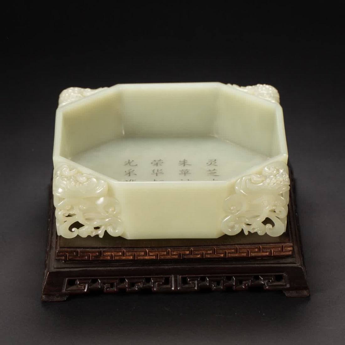 A piece of Qing Dynasty Hetian jade wash: Qing Dynasty Hetian jade wash SIZE: L:17cm W:16cm H:7cm W:910g (The Dimensions Of All Batches Are Manually Measured.If You Need More Detailed Information, Please Contact Our Customer Service Before Bi
