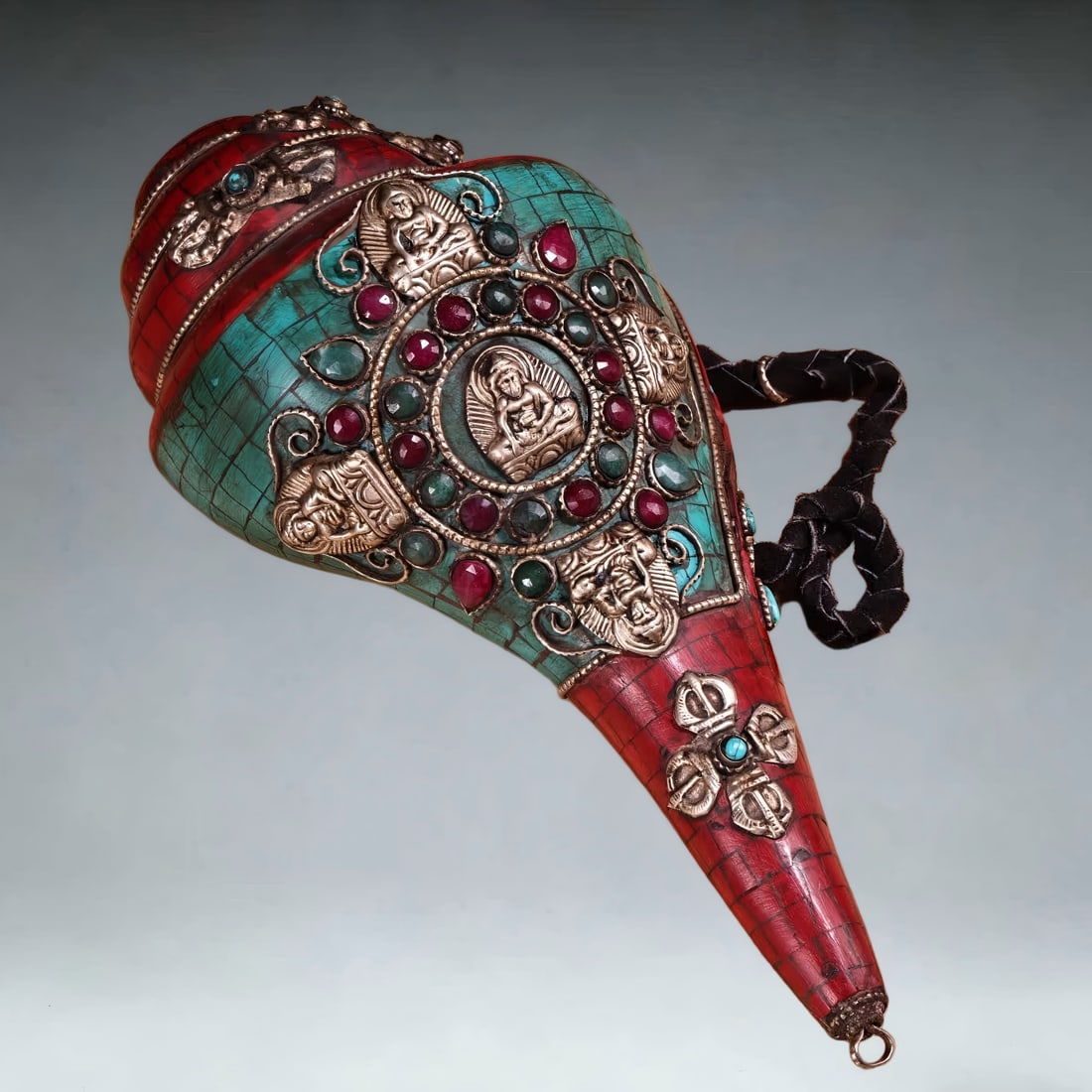 A Qing Dynasty Tibetan conch coated copper-inlaid gemstone painted gold painting snail (1 of 10)