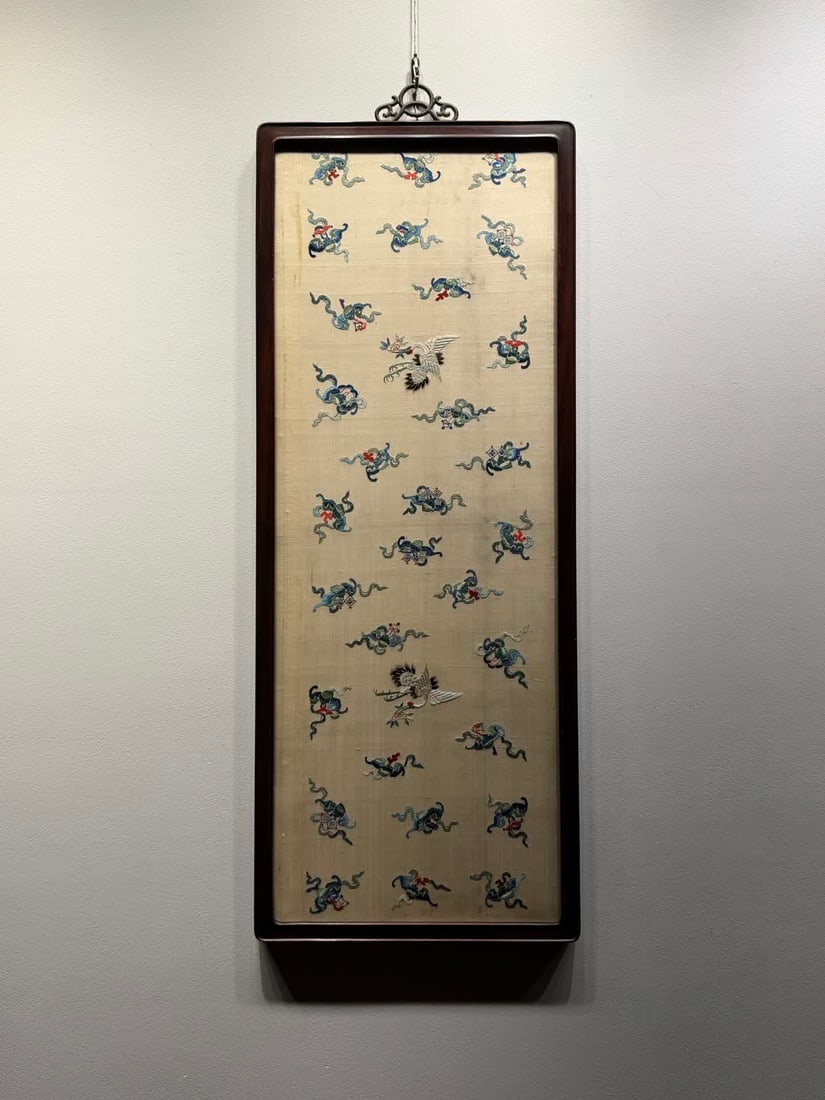 A piece of Qing Dynasty Su embroidery "Fushou Mianmian": Qing Dynasty Su embroidery "Fushou Mianmian" SIZE: 89x35cm (The Dimensions Of All Batches Are Manually Measured.If You Need More Detailed Information, Please Contact Our Customer Service Before Biddin