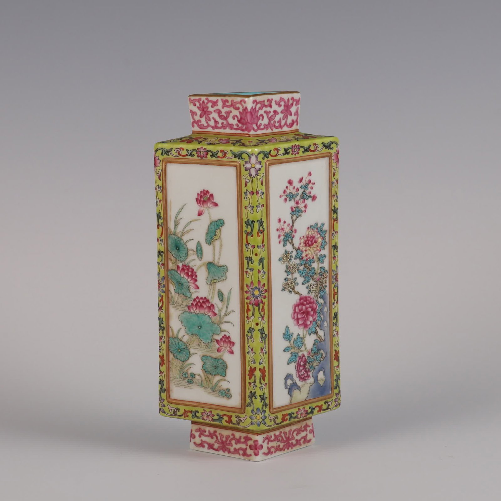 A triangular hanging bottle made in the Qing Dynasty Jiaqing year with yellow pastel window opening: Qing Dynasty Jiaqing year yellow pastel window floral pattern triangular hanging bottle SIZE: H: 20.8cm Belly diameter 10.5cm MouthD: 6.5cm (The Dimensions Of All Batches Are Manually Measured.If You 