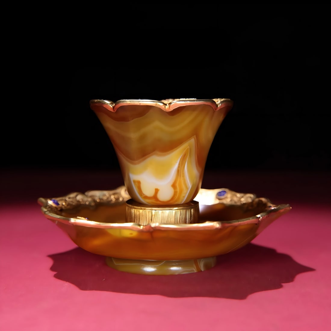A Qing Dynasty agate gold-inlaid gemstone cup holder and flower mouth cup (1 of 9)