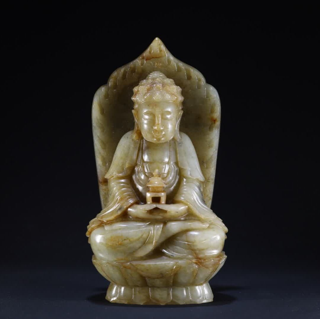 A seated statue of a pharmacist in the Qing Dynasty Hetian Yutota: Qing Dynasty Hetian jade tota pharmacist seated statue ornament is carved from Hetian jade, covered with yellow-brown color, thick pulp, full and round, the top of the head is decorated with a spiral 