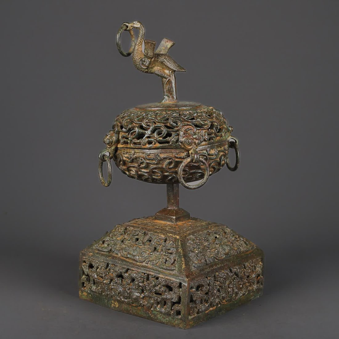A bronze standing bird smoker in the Han Dynasty: Han Dynasty bronze standing bird smoker SIZE: W:2430g L:14cm H:28.5cm (The Dimensions Of All Batches Are Manually Measured.If You Need More Detailed Information, Please Contact Our Customer Service Be