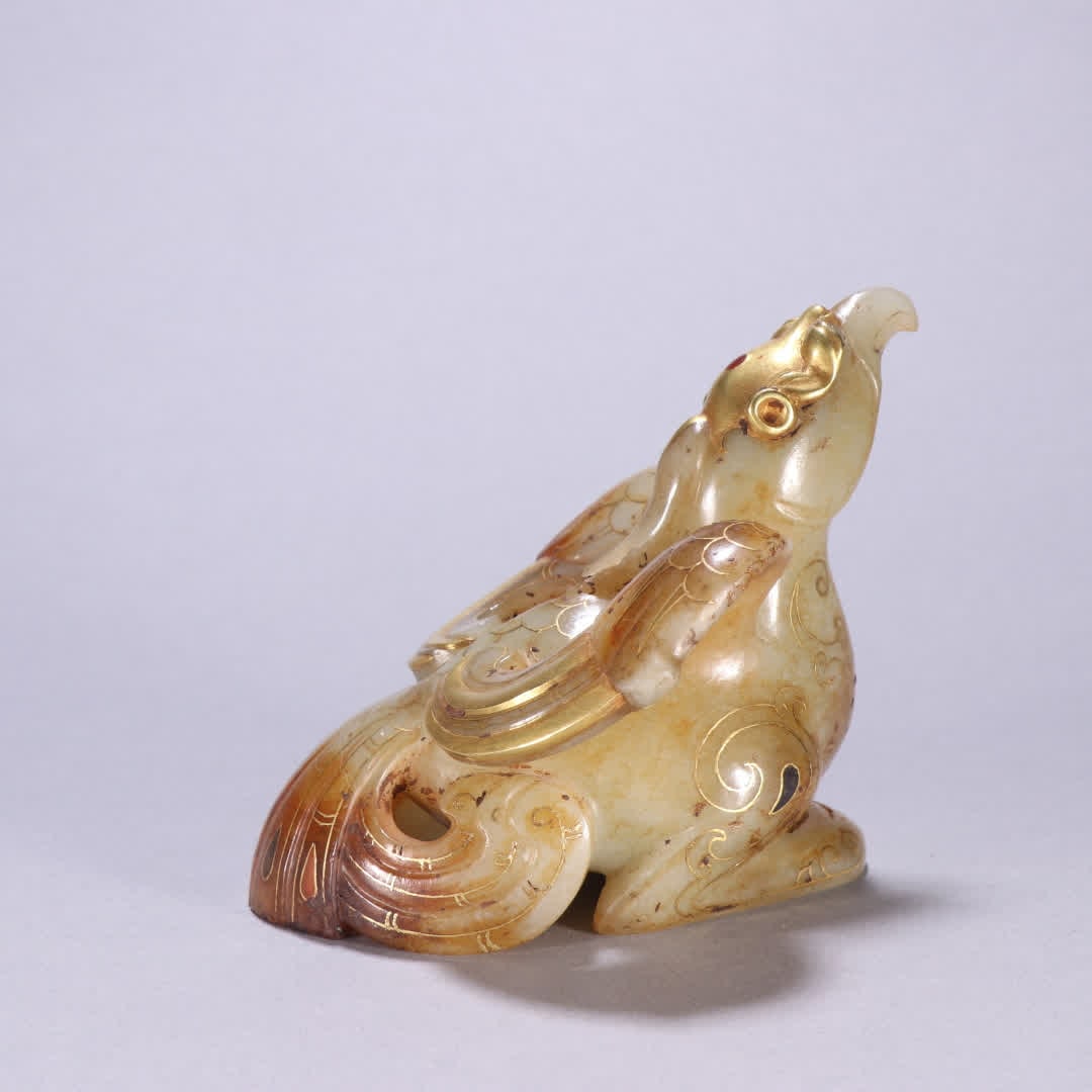 An ancient jade ornament of the golden phoenix bird: Ancient jade cuo golden phoenix bird ornament SIZE: H:9.4cm W:10cm W:453.8g (The Dimensions Of All Batches Are Manually Measured.If You Need More Detailed Information, Please Contact Our Customer Serv