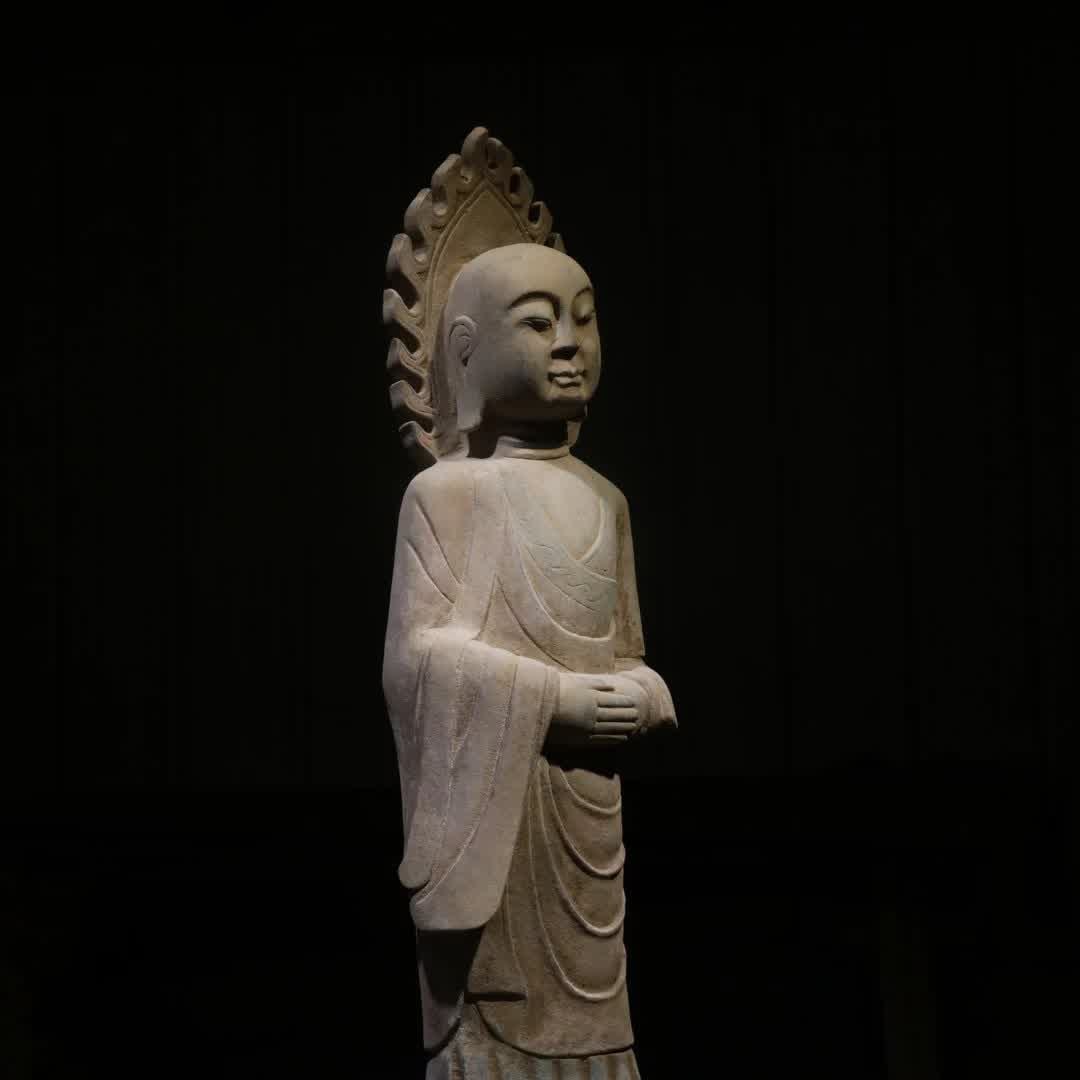 A bluestone painted Buddha statue of the Northern Wei Dynasty (1 of 9)