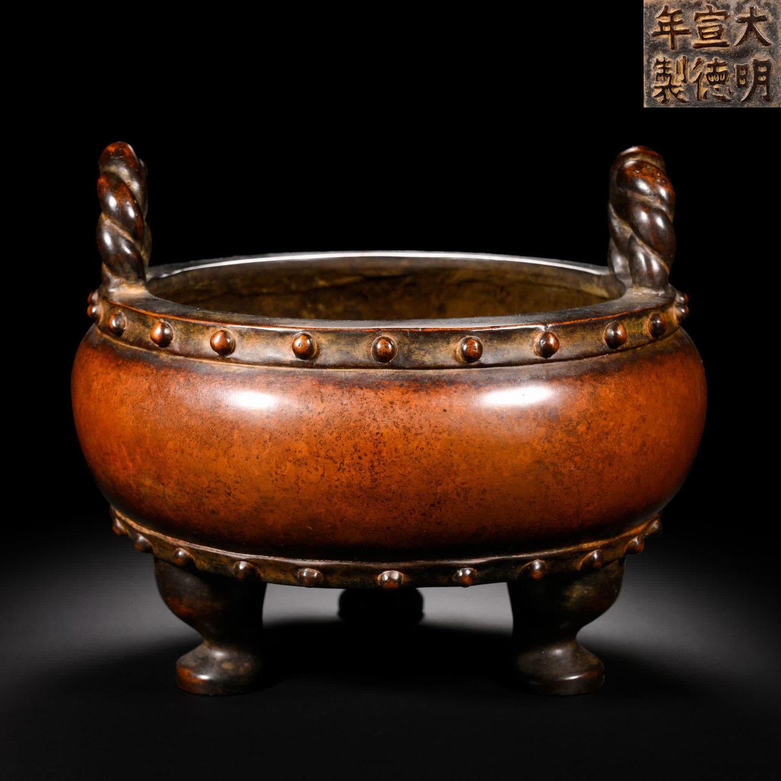 A Qing Dynasty copper cast sol furnace: Qing Dynasty purple copper casting sol furnace SIZE: H:19cm W:23cm W:6450g (The Dimensions Of All Batches Are Manually Measured.If You Need More Detailed Information, Please Contact Our Customer Servi