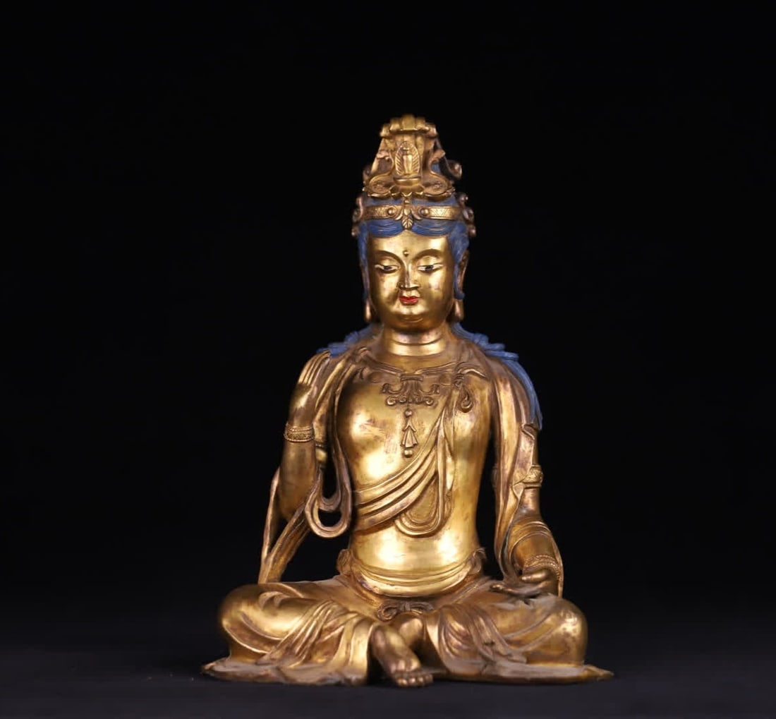 A Liao Dynasty bronze gilt seated statue of Guanyin: Liao Dynasty bronze gilt Guanyin seated statue SIZE: H: 29.5x bottom 20.5x14.5cm W: 4.1kg (The Dimensions Of All Batches Are Manually Measured.If You Need More Detailed Information, Please Contact Our