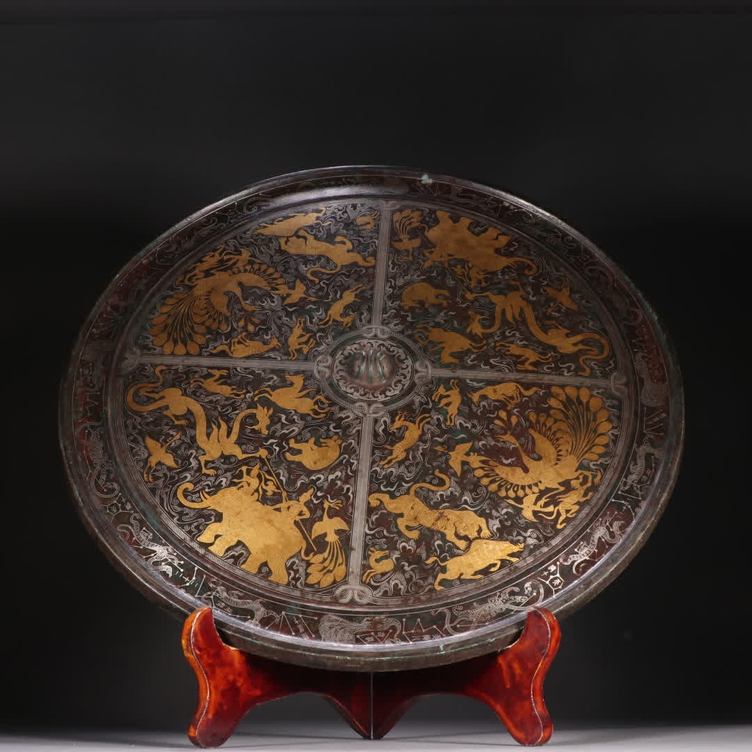 A bronze mirror with a gold and silver hunting pattern in the Han Dynasty: Han Dynasty gold and silver hunting pattern bronze mirror SIZE: W:40cm W:4.3kg (The Dimensions Of All Batches Are Manually Measured.If You Need More Detailed Information, Please Contact Our Customer S