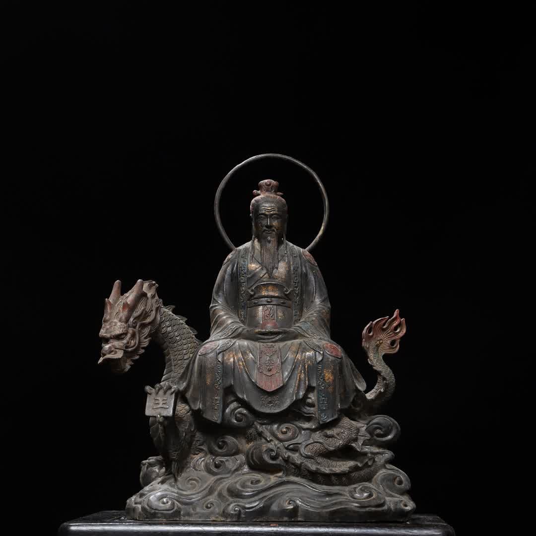 A statue of the Qing Dynasty bronze Tuojin Yuan Shi Tianzun: Qing Dynasty bronze rubbing gold Yuan Shi Tianzun statue SIZE: H:46cm W:33cm T:15cm W:8.85kg (The Dimensions Of All Batches Are Manually Measured.If You Need More Detailed Information, Please Contact 