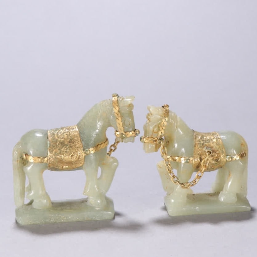 A pair of Qing Dynasty Hetian jade-wrapped golden horse ornaments: A pair of Qing Dynasty Hetian jade-wrapped golden horse ornaments SIZE: H: 5cm W: 5.2cm Total W: 114.7g (The Dimensions Of All Batches Are Manually Measured.If You Need More Detailed Information, Plea
