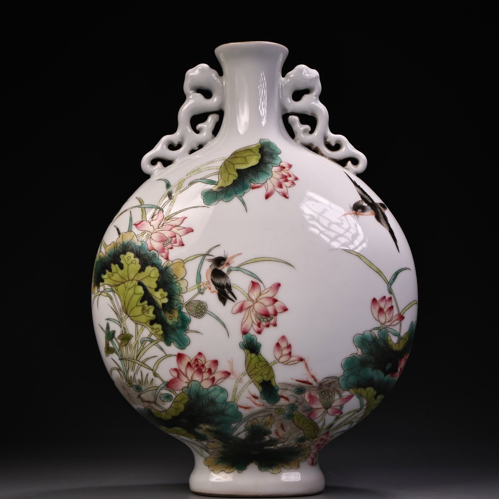 A Qing Dynasty pastel porcelain vase: Qing Dynasty pastel porcelain vase SIZE: W:1300g H:28cm W:20cm (The Dimensions Of All Batches Are Manually Measured.If You Need More Detailed Information, Please Contact Our Customer Service Before Bi