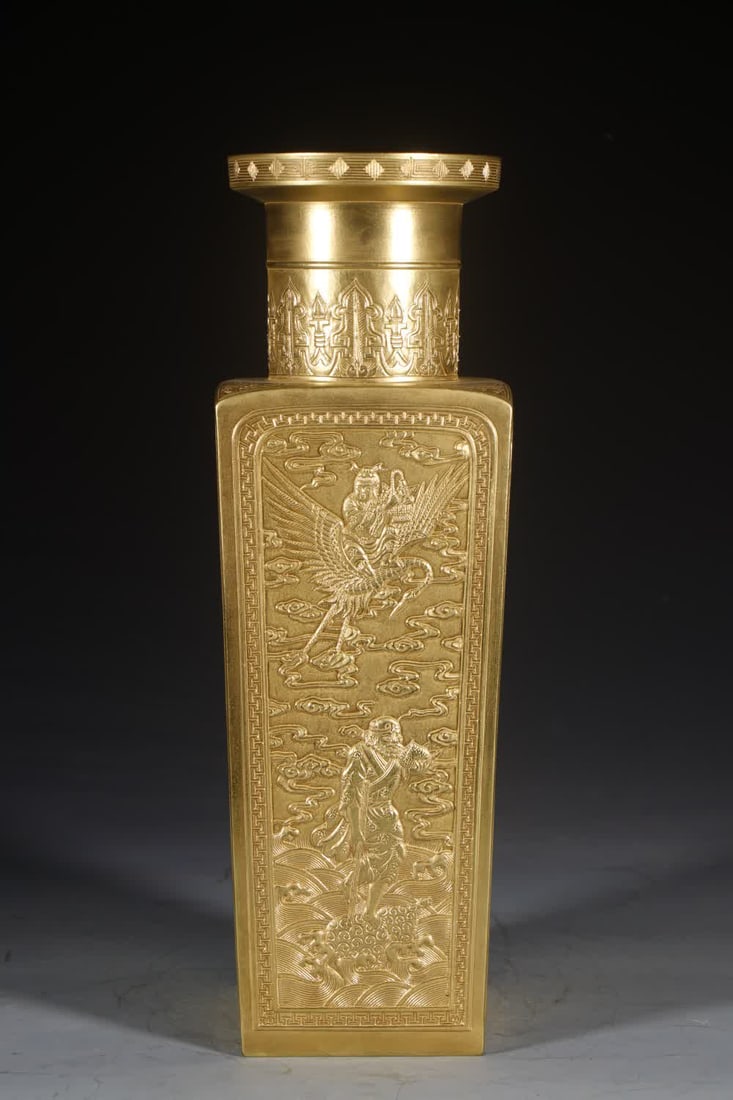 A Qing Dynasty Qianlong carved Eight Immortals Tianyuan Place Golden Vase: Qing Dynasty Qianlong carved the Eight Immortals Tianyuan Place Golden Vase SIZE: H: 39.5cm MouthD: 12cm Bottom diameter 11cm (The Dimensions Of All Batches Are Manually Measured.If You Need More Deta