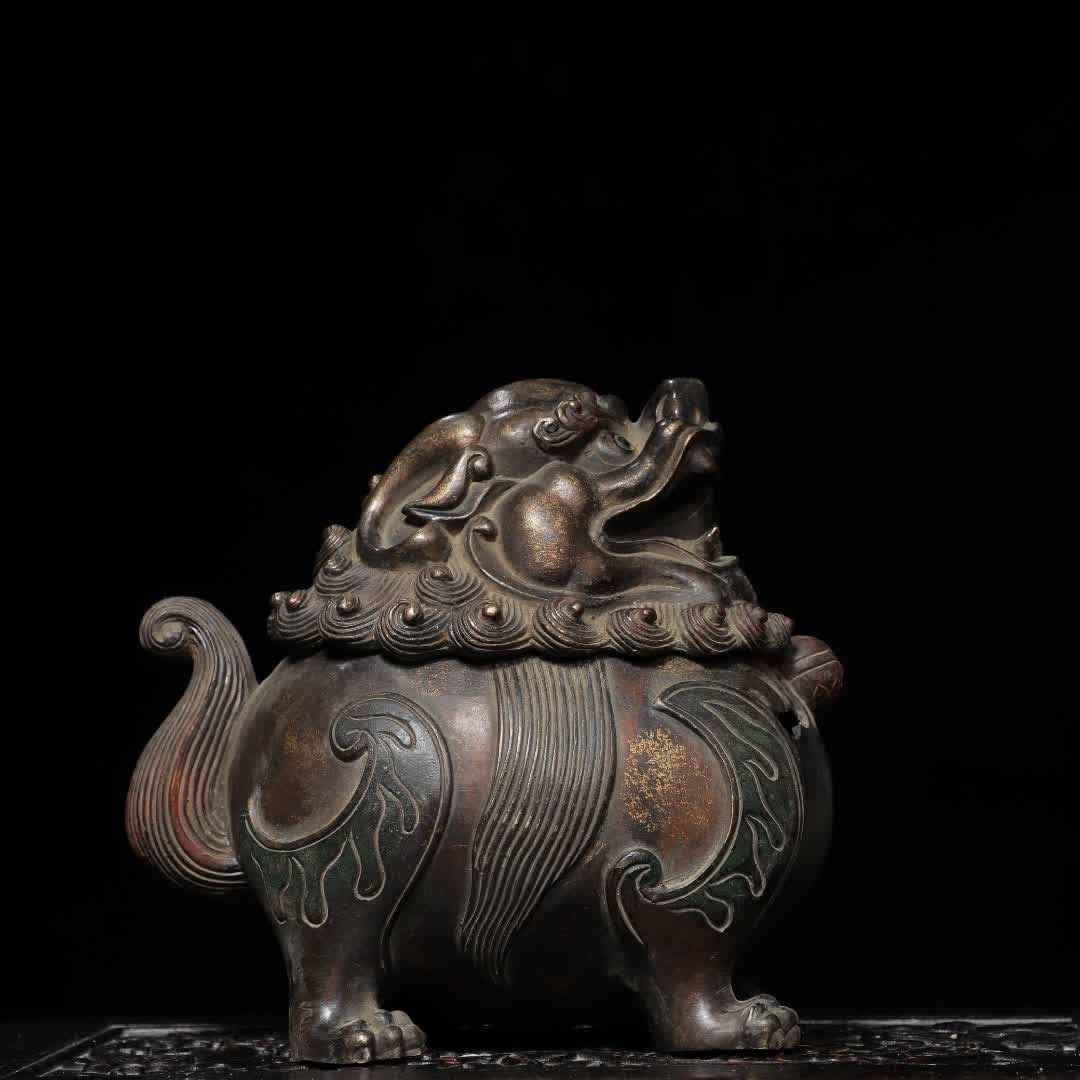 A Qing Dynasty copper rubbing gilt auspicious beast incense burner: Qing Dynasty copper rubbing gilt auspicious beast incense burner SIZE: H:21cm W:22cm T:14cm W:2.6kg (The Dimensions Of All Batches Are Manually Measured.If You Need More Detailed Information, Please C