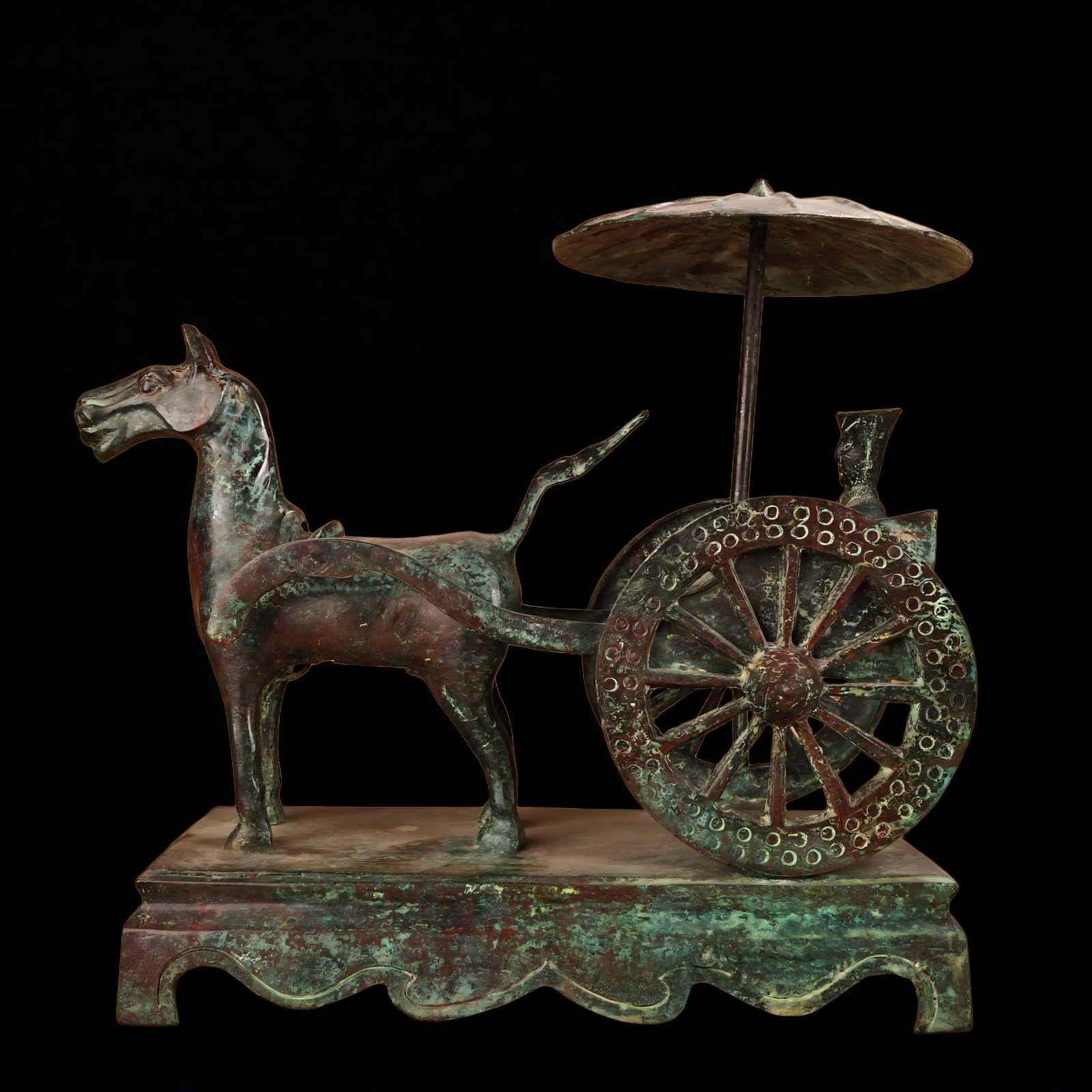 A Han bronze horse-drawn carriage: Han bronze horse-drawn cart SIZE: W:2400g H:26cm W:32cm (The Dimensions Of All Batches Are Manually Measured.If You Need More Detailed Information, Please Contact Our Customer Service Before Bidding.)