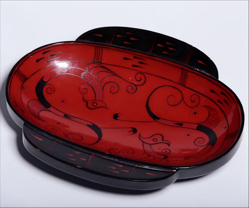 A Han Dynasty double bird pattern feather cup lacquer cup (1 of 8)