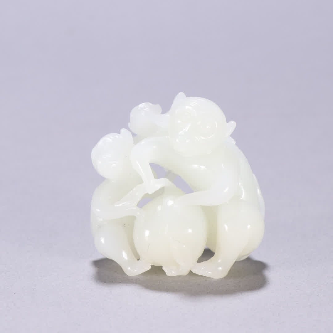 A Qing Dynasty Hetian jade spirit monkey birthday carving: Qing Dynasty Hetian jade spirit monkey birthday carving SIZE: H:4.9cm W:4.8cm W:75g (The Dimensions Of All Batches Are Manually Measured.If You Need More Detailed Information, Please Contact Our Custo