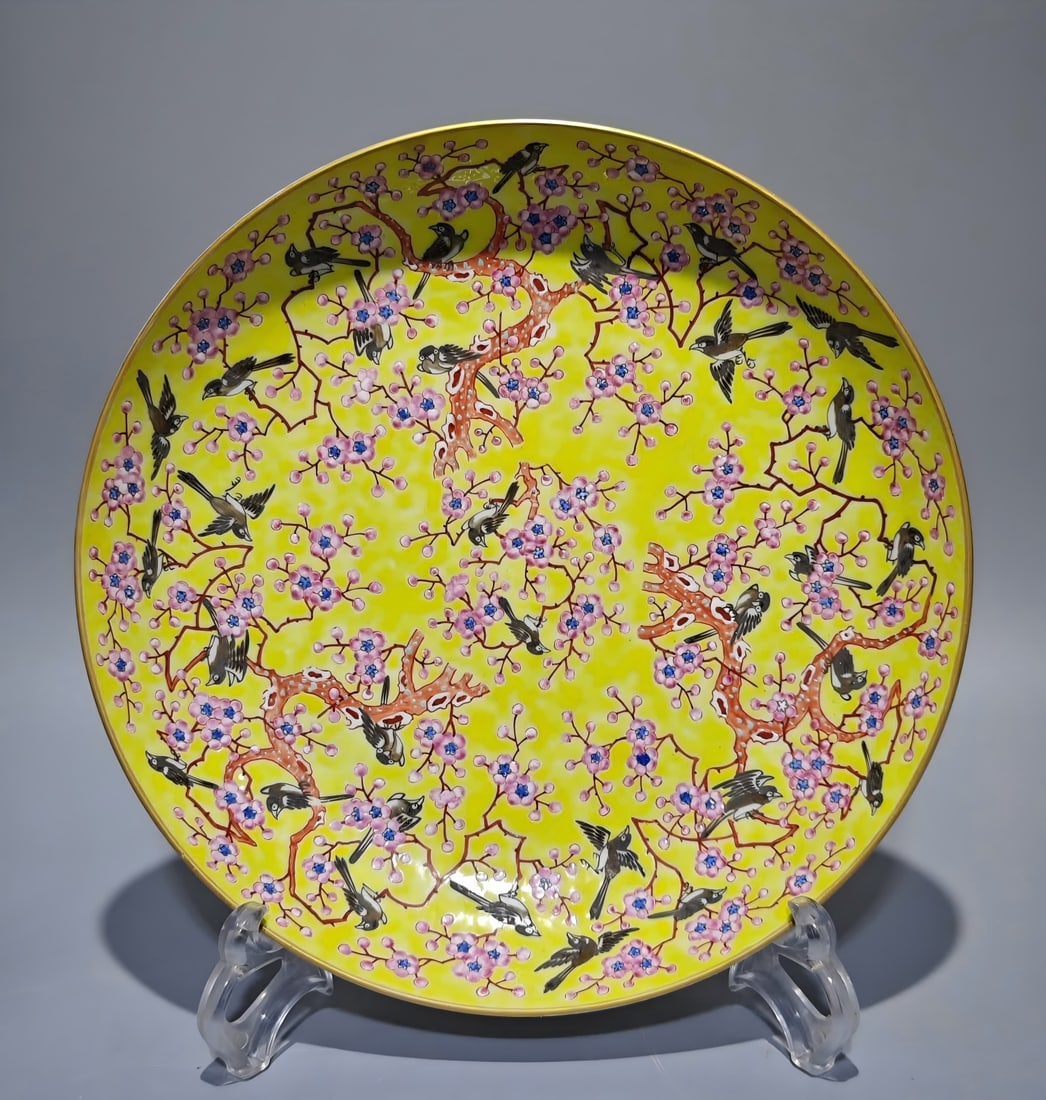 A pastel yellow magpie plum plate made in Tongzhi year: Tongzhi year pastel yellow ground magpie plum plate SIZE: D:21.2cm (The Dimensions Of All Batches Are Manually Measured.If You Need More Detailed Information, Please Contact Our Customer Service Befor