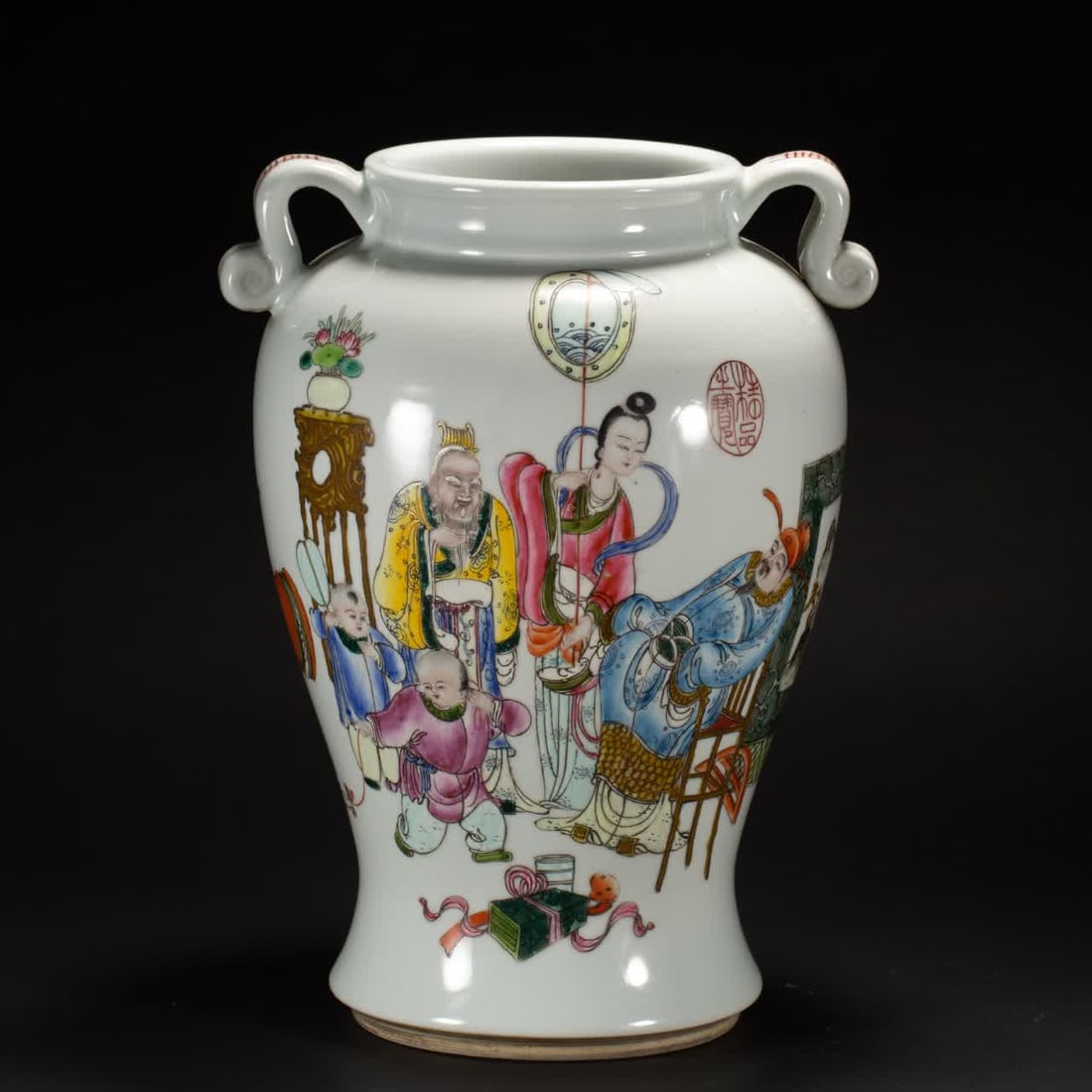 A Qing Dynasty colorful figure jar: Qing Dynasty colorful figure jar SIZE: L:26cm W:26cm H:36cm W:4630g (The Dimensions Of All Batches Are Manually Measured.If You Need More Detailed Information, Please Contact Our Customer Service Befo