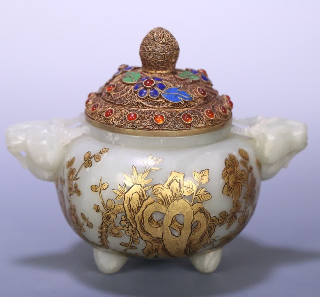 A Qing Dynasty Hetian jade seed material gold-coated flower and bird pattern double-button ear: Qing Dynasty Hetian jade seed material gold-coated flower and bird pattern double button ear smoker original silver gilt filigree stove cover SIZE: 11.3x9.7x13.8cm W:469.6g (The Dimensions Of All Batc