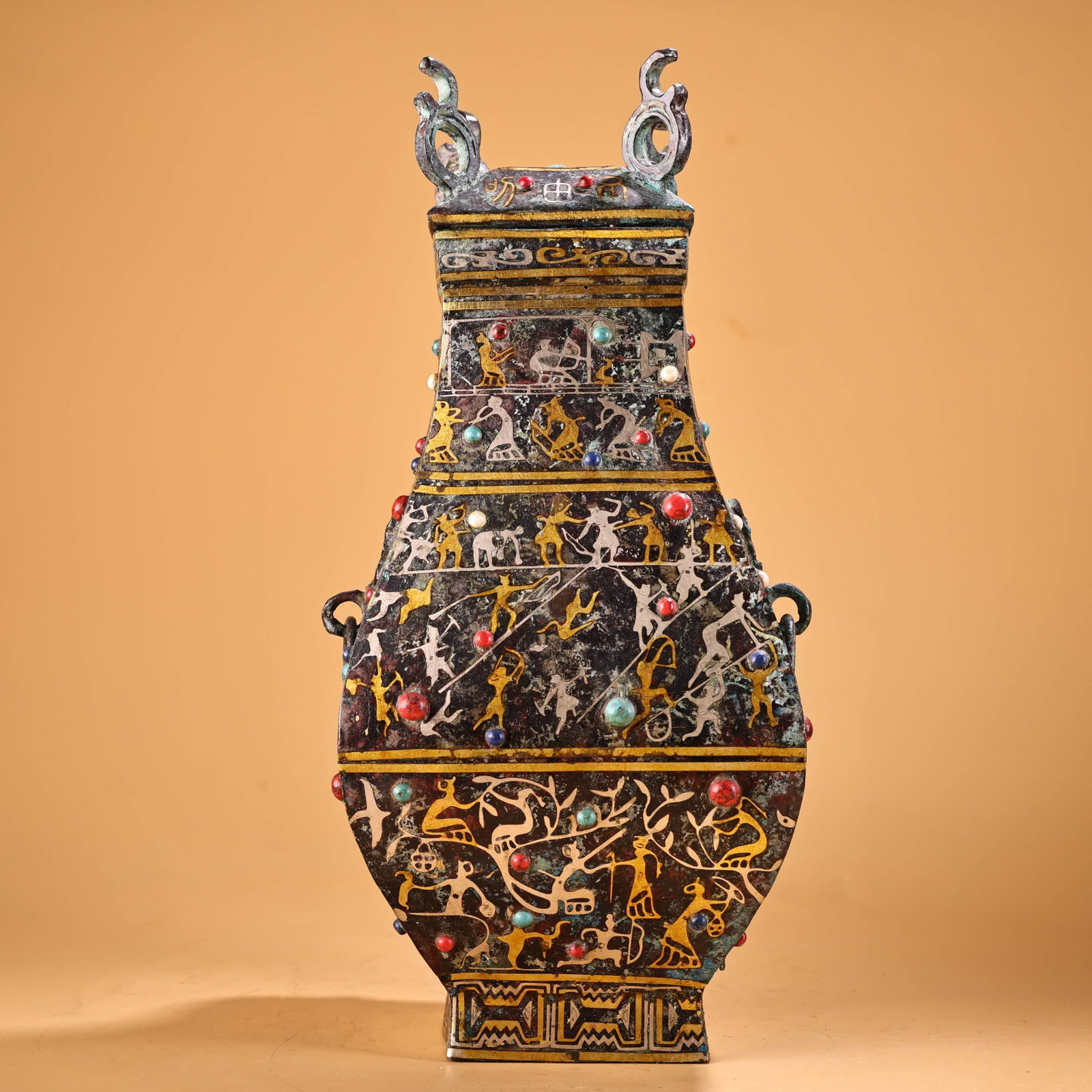 A Han Dynasty Cuo gold and silver inlaid gemstone bronze square vase: Han Dynasty Cuo gold and silver inlaid gemstone bronze square vase SIZE: W:1900g H:30cm W:13cm (The Dimensions Of All Batches Are Manually Measured.If You Need More Detailed Information, Please Contac