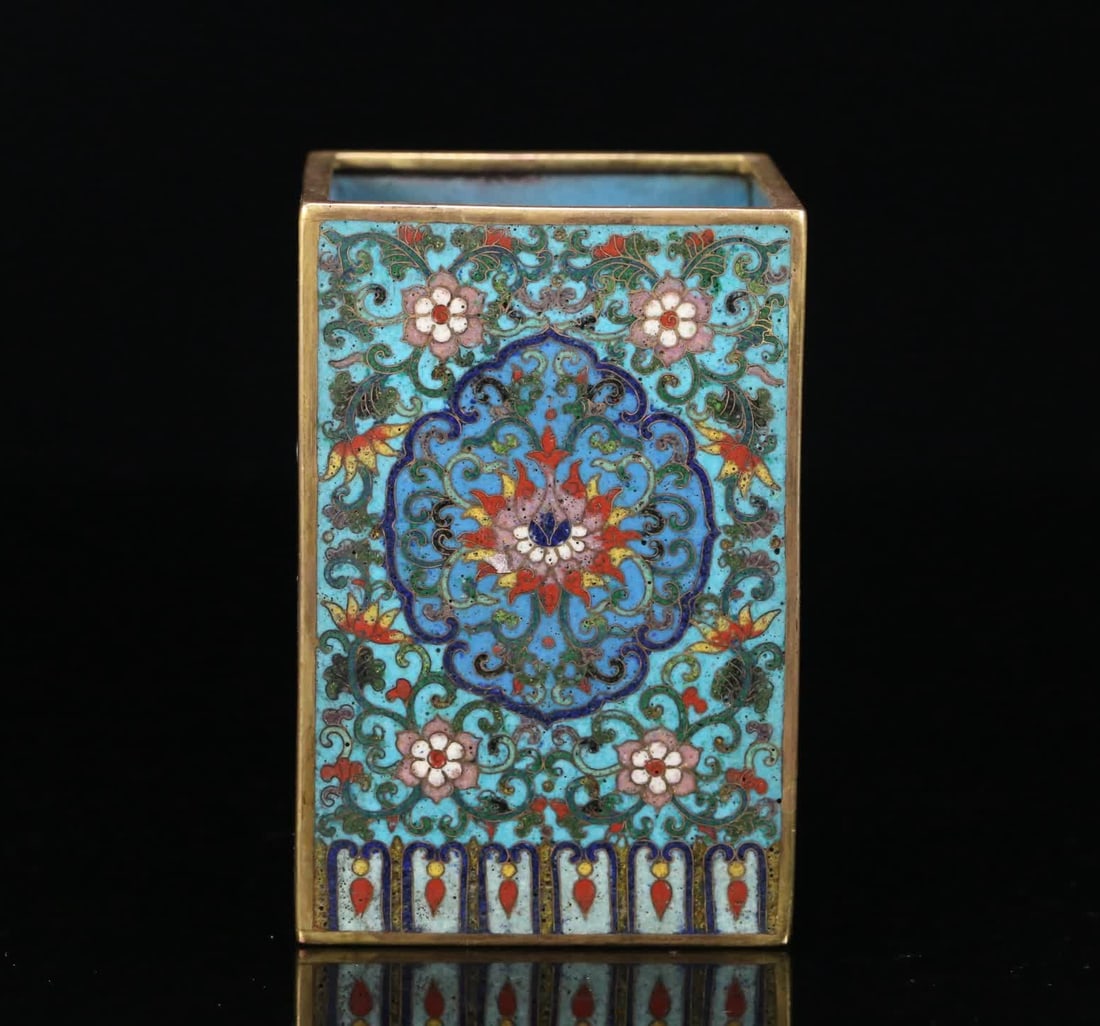 A Qing Dynasty cloisonné entwined lotus pattern square pen holder: Qing Dynasty cloisonné entwined lotus pattern square pen holder SIZE: 11.9x8x8cm W:790.5g (The Dimensions Of All Batches Are Manually Measured.If You Need More Detailed Information, Please Contact Ou